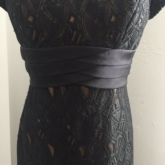 Badgley Mischka Black Lace Gold Lined Dress Size 4 - Picture 3 of 6